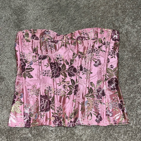 PrettyLittleThings Corset Top - Picture 1 of 3